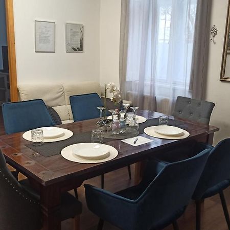 Varalja Apartman Тата Экстерьер фото