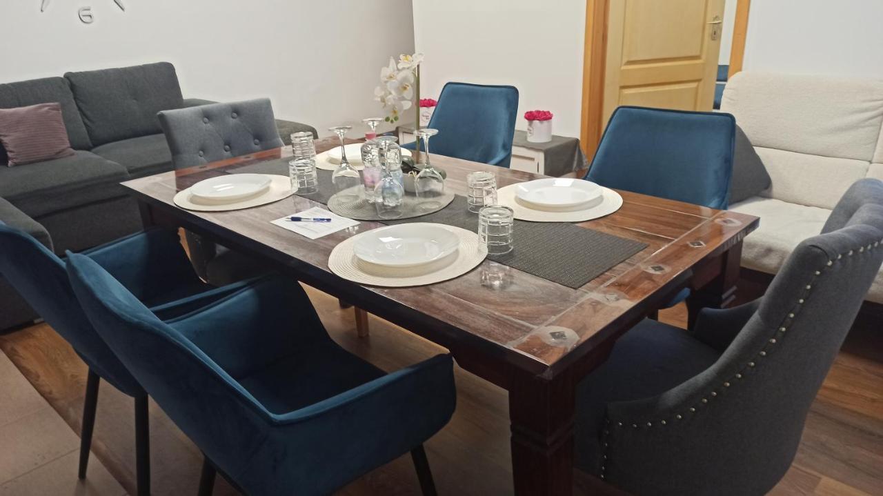Varalja Apartman Тата Экстерьер фото